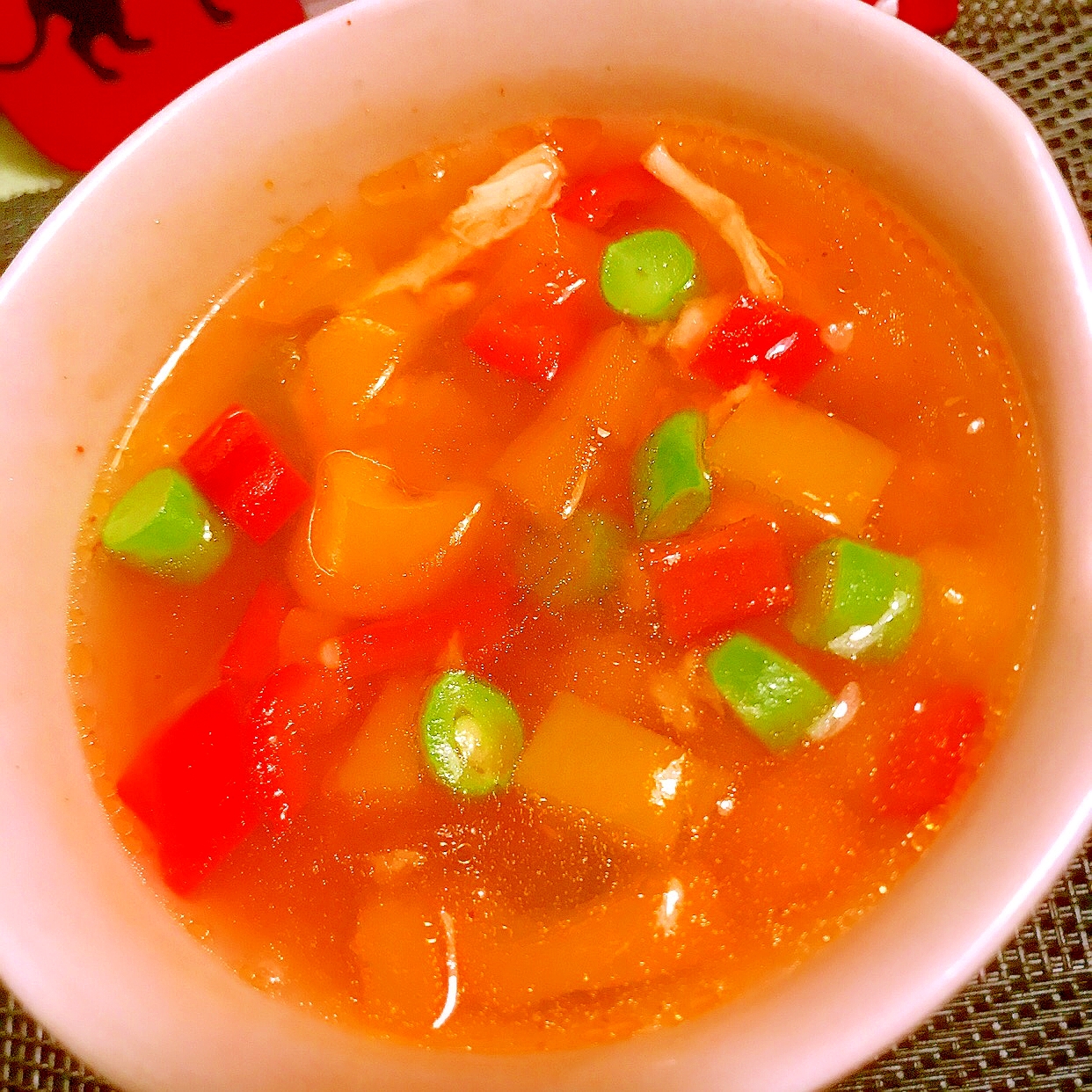 三色パプリカといんげんの韓国風春雨スープ