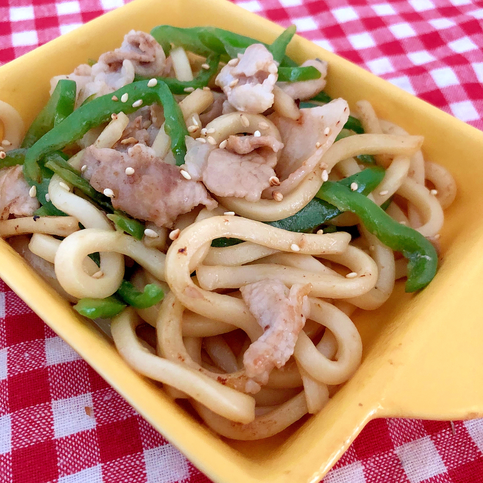 豚バラとピーマンの焼きうどん☆