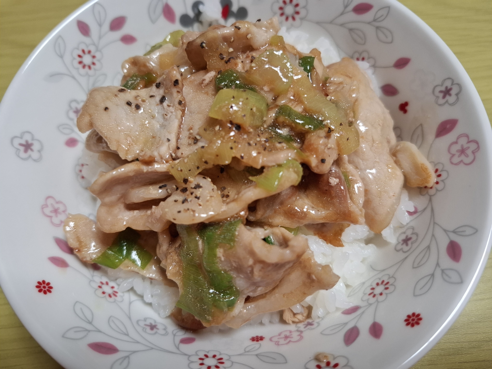 ねぎ塩豚丼