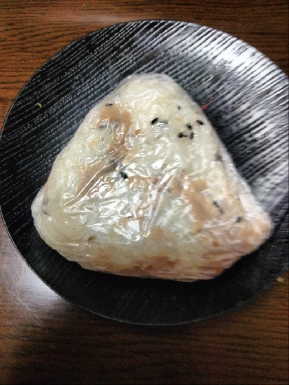 国産チーズ入りおにぎり ツナマヨ黒ごま