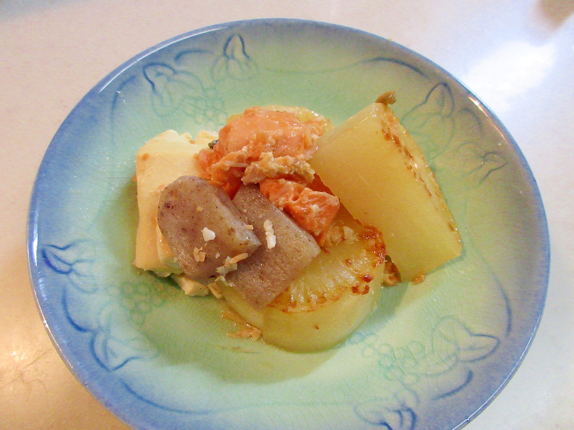 鮭の中骨水煮を使って 大根と鮭の煮物 レシピ 作り方 By Dekotan1 楽天レシピ