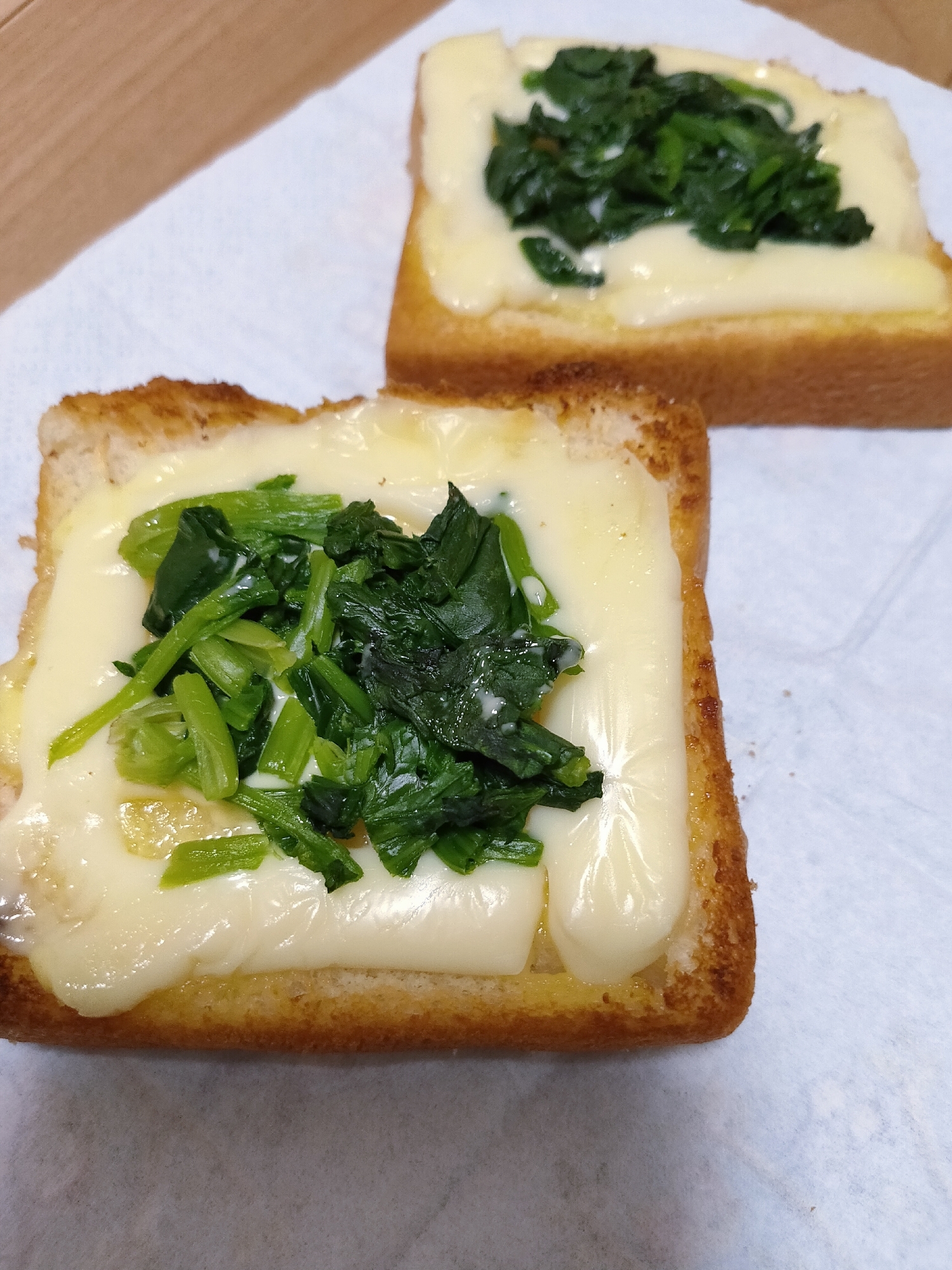 ほうれん草とチーズのトースト