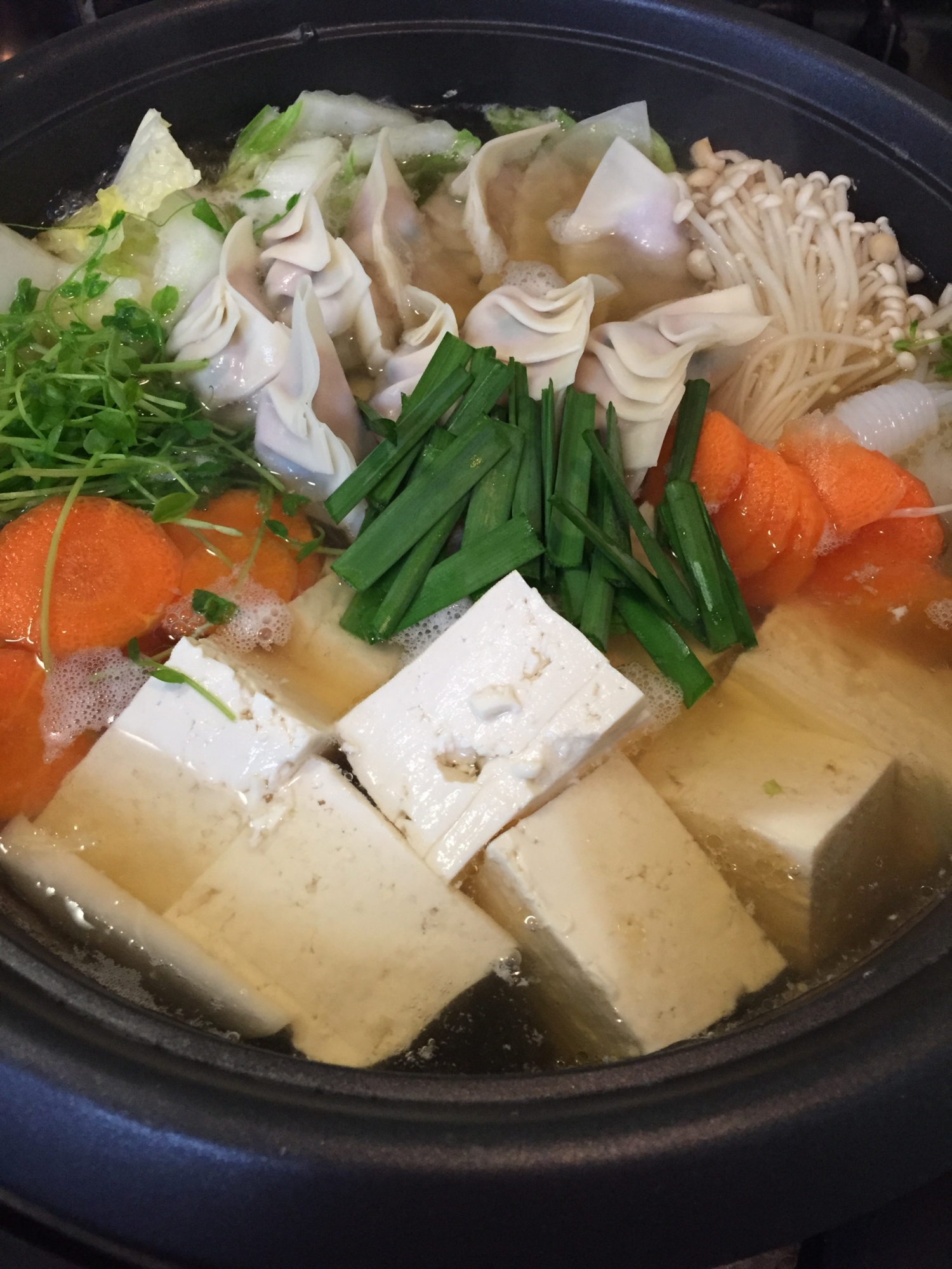 寒い日は、ほっこり☆水餃子鍋