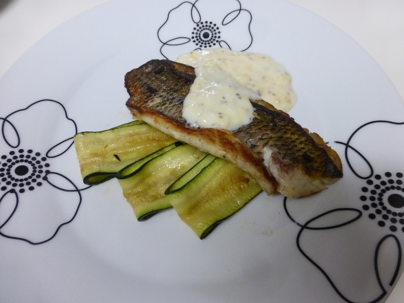 黒鯛のベシャメルマスタードソース添え