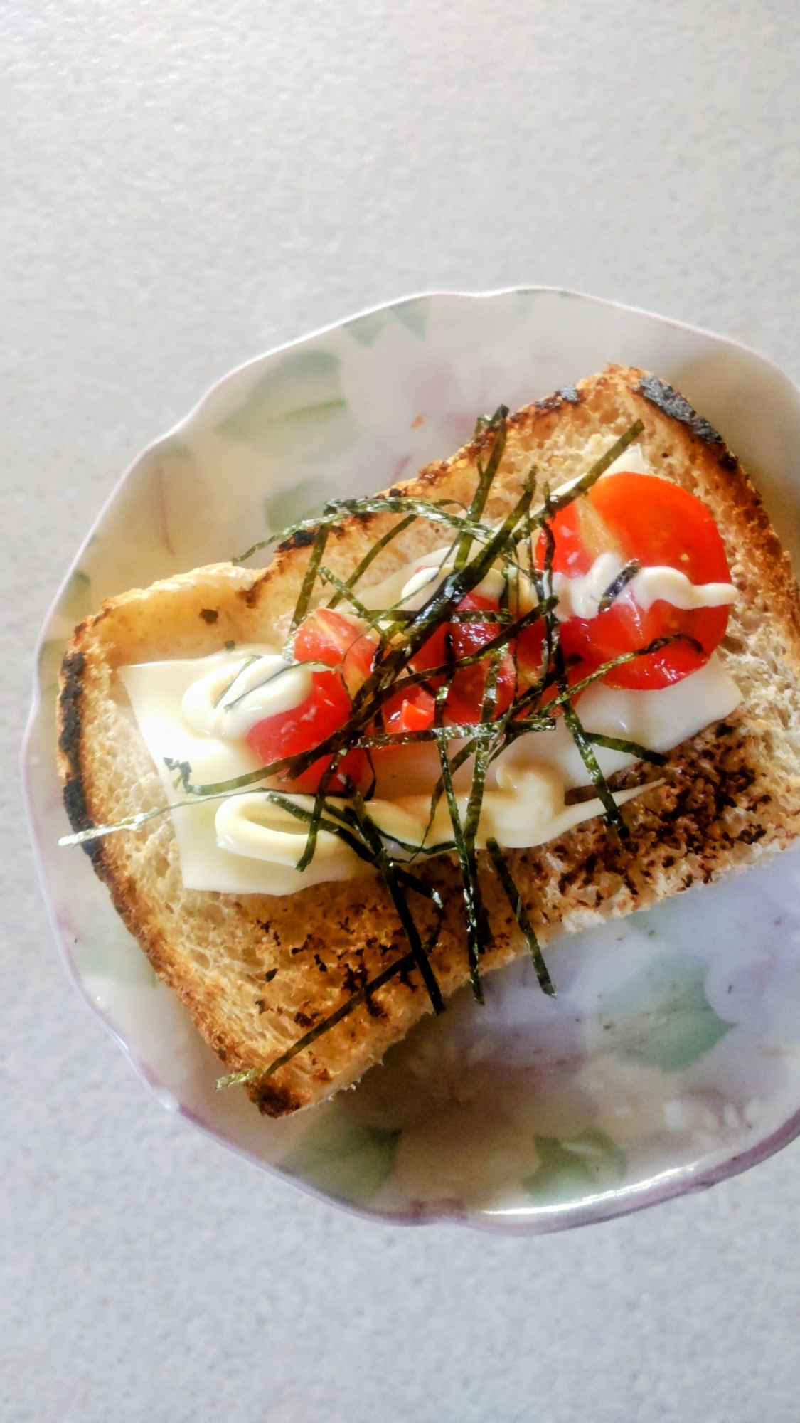 トマト海苔チーズトースト