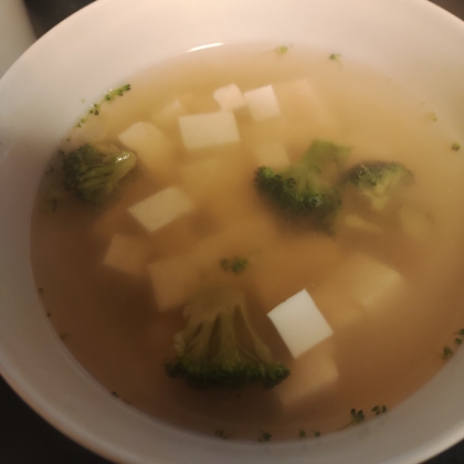 ブロッコリーと豆腐の味噌汁