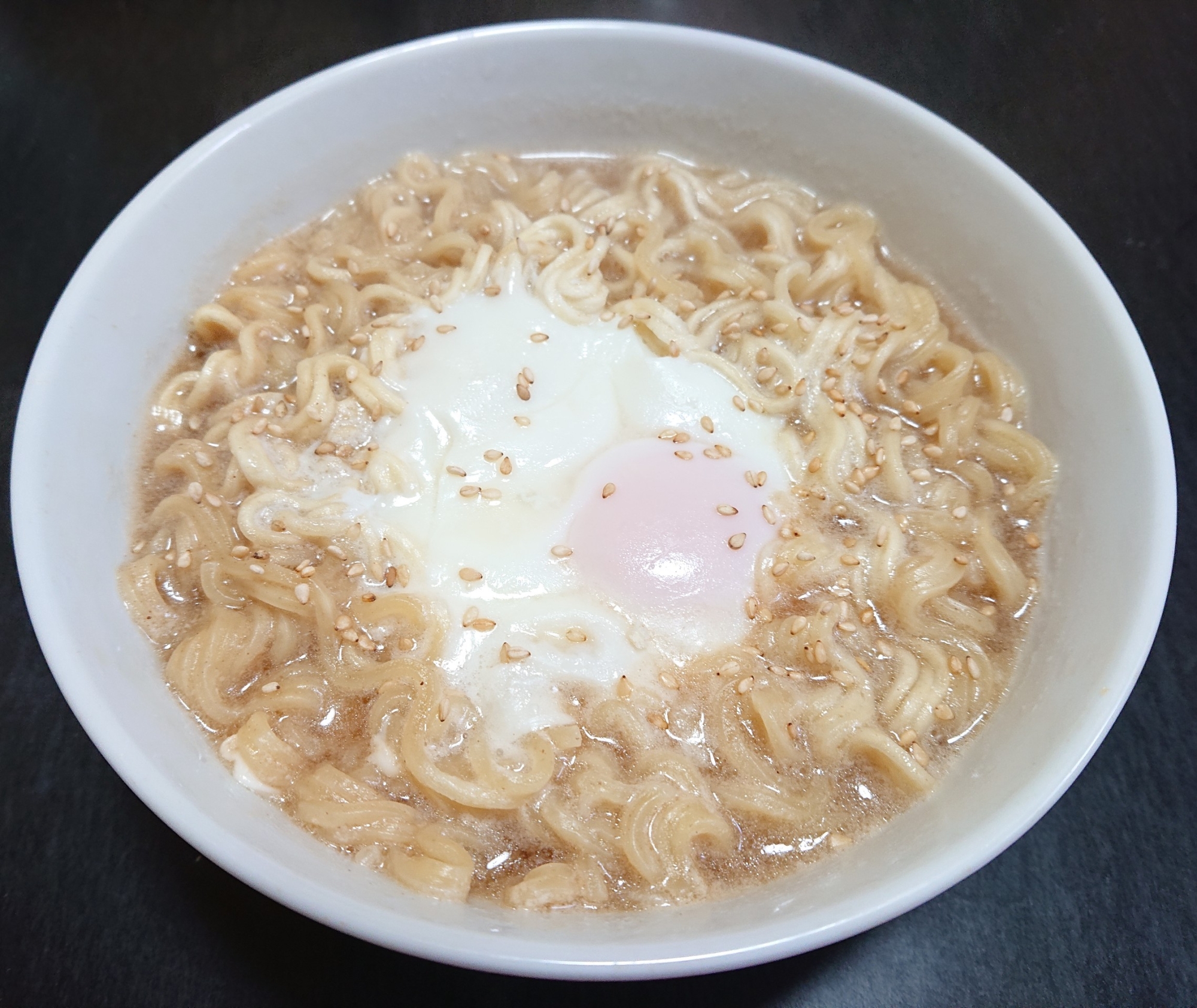 インスタントで☆ごまたま豚骨魚介醤油ラーメン