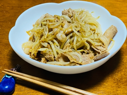 タレと黒胡椒のスパイシーさで、ご飯が進むおかずになりました。
タレの買い置きの賞味期限がどんどん近づいていたので、活用できて良かったです。