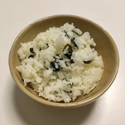 わかめを水で戻さず、調味料もシンプルでつくりたいと思いました。細々して戻すとすこし厄介な乾燥わかめの終わりかけには必ず毎回出番がきそうです。