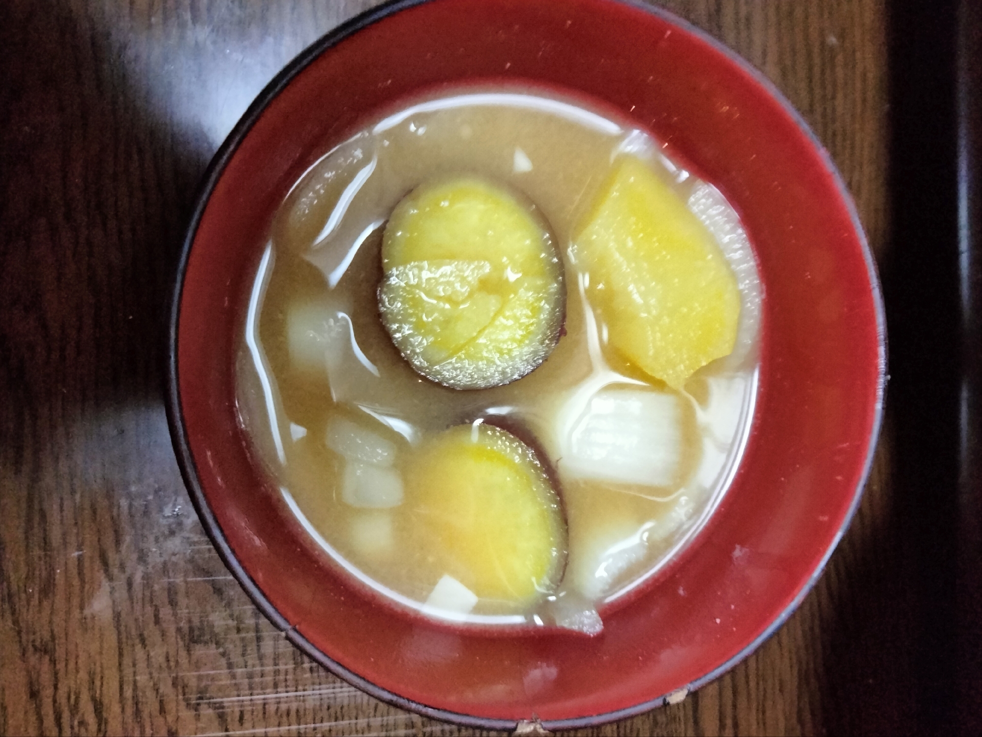 さつま芋じゃが芋玉ねぎの味噌汁