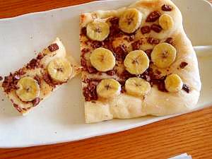 バナナとチョコのデザートピザ