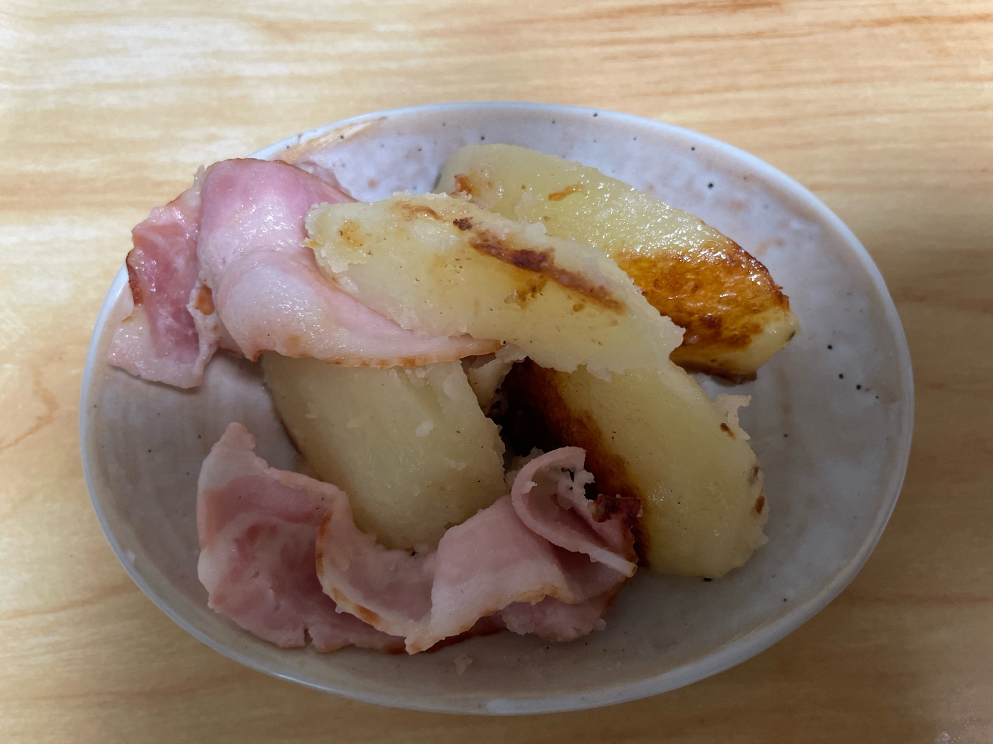 ベーコンとじゃがいもの炒め物✨(塩、バター)