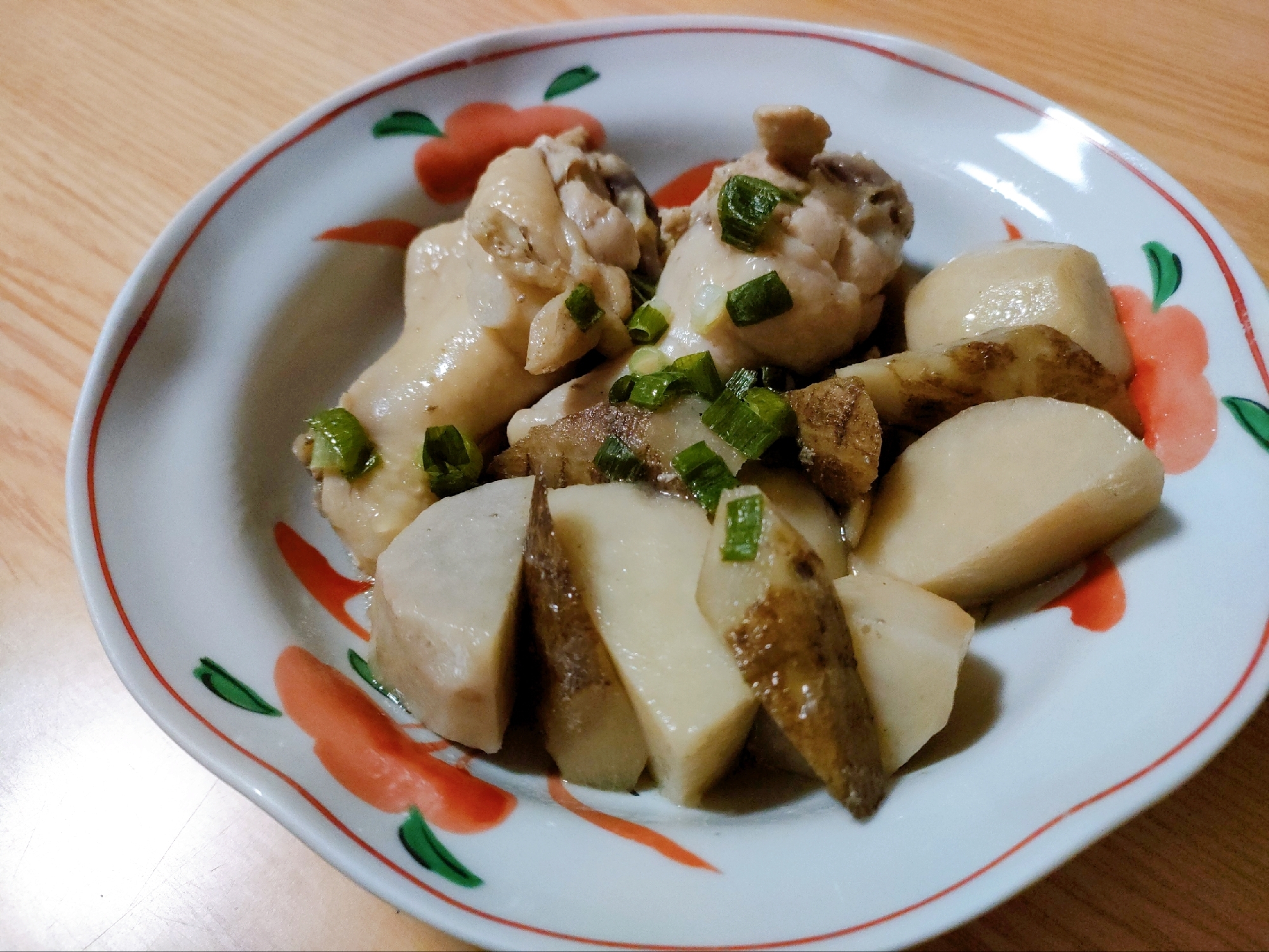 鶏手羽元と里芋とごぼうの煮物