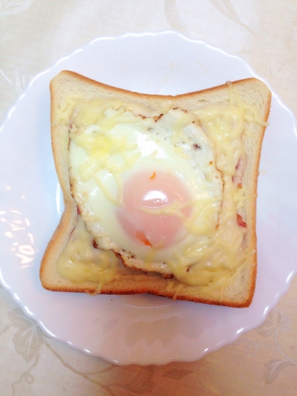 チーズをのせるのを卵の上にしてみました！
ホワイトソースづくりが簡単で、感激しました。