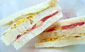 クリームチーズと卵＆ハムの栄養満点サンドイッチ