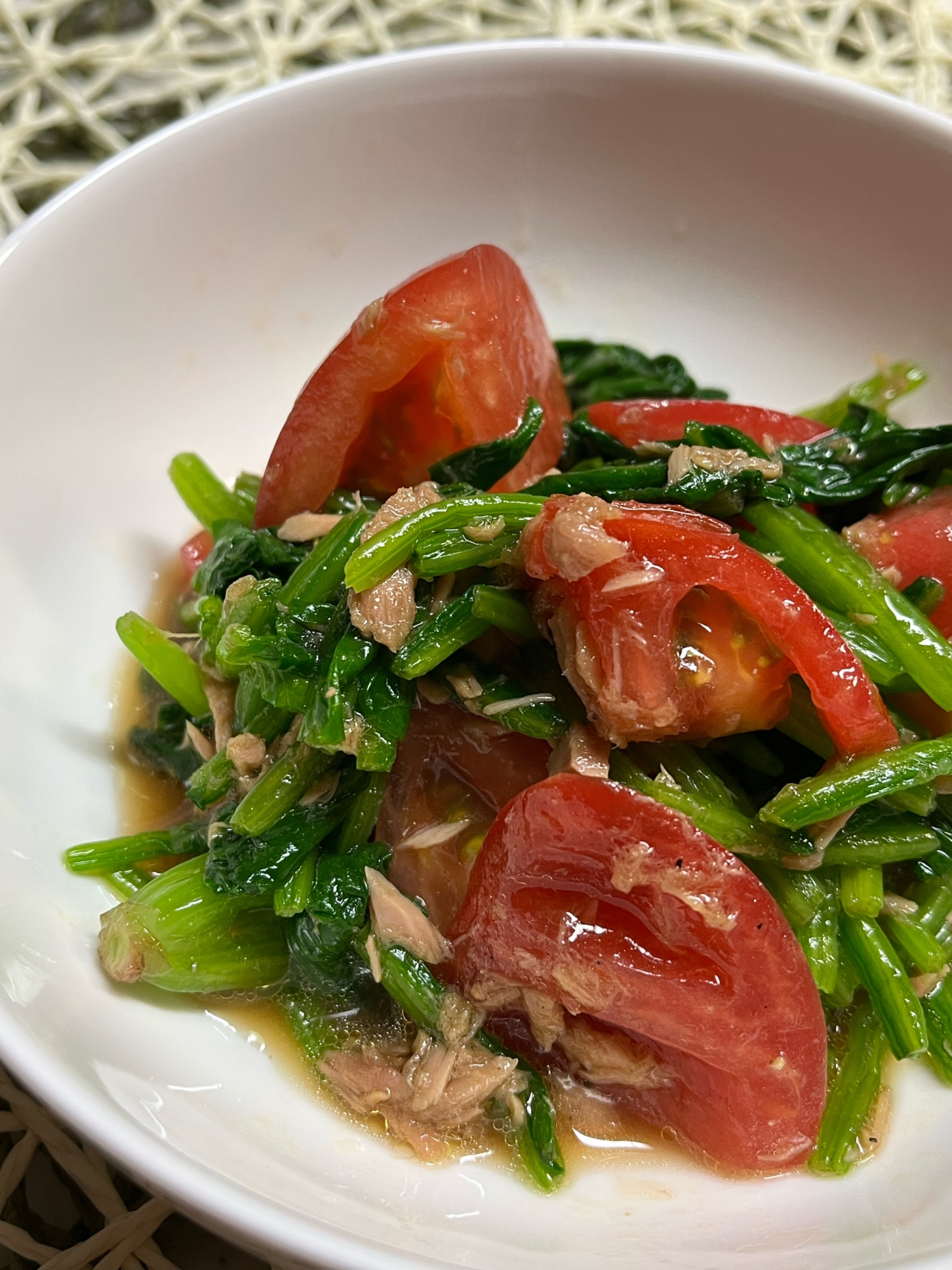 栄養満点♬ツナで和えるトマトとほうれん草のサラダ