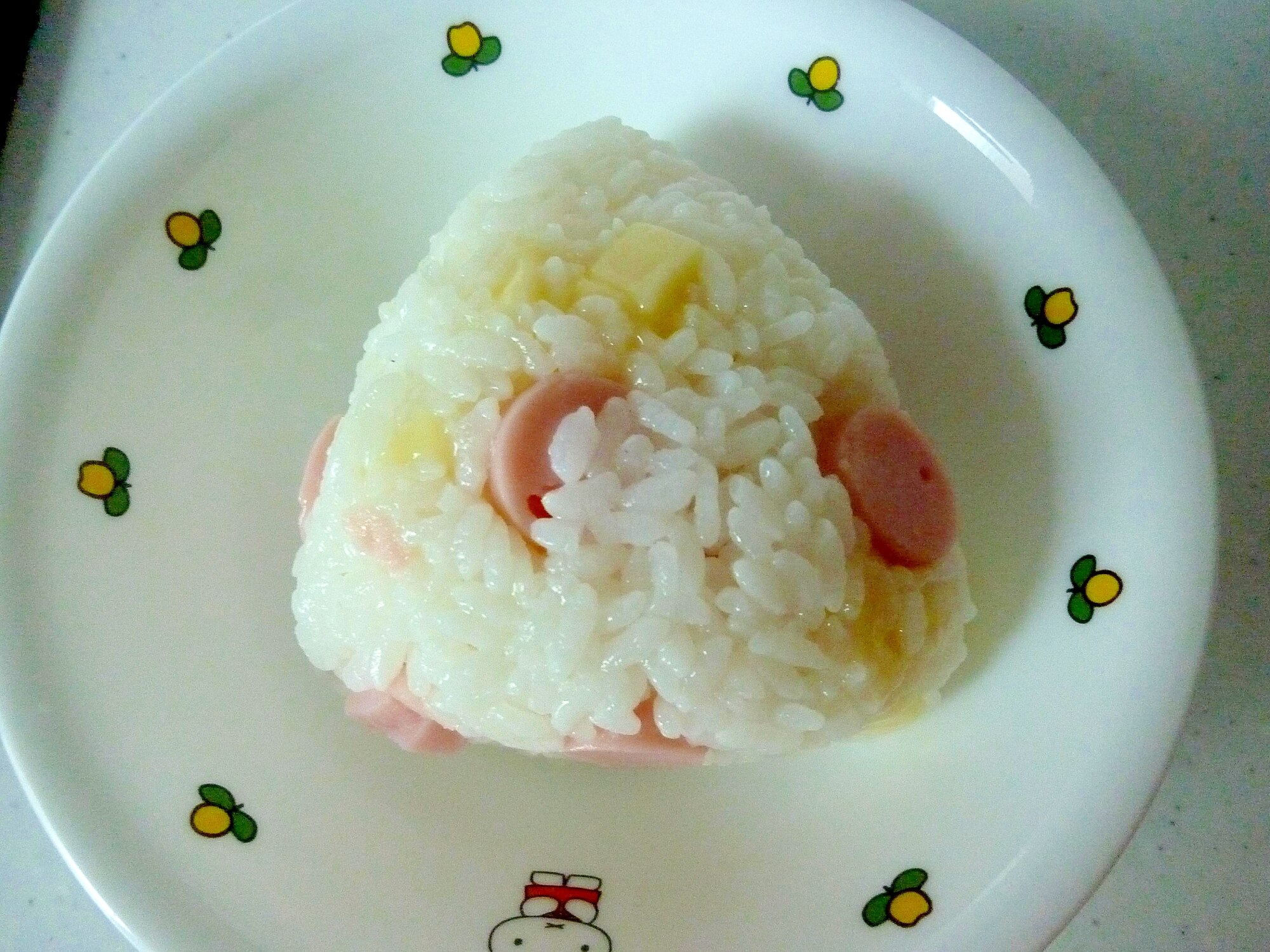 ☆魚肉ソーセージとチーズのおにぎり☆ レシピ・作り方 by