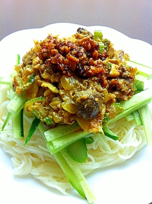 味噌と食べるラー油のピリ辛イワシのそうめん