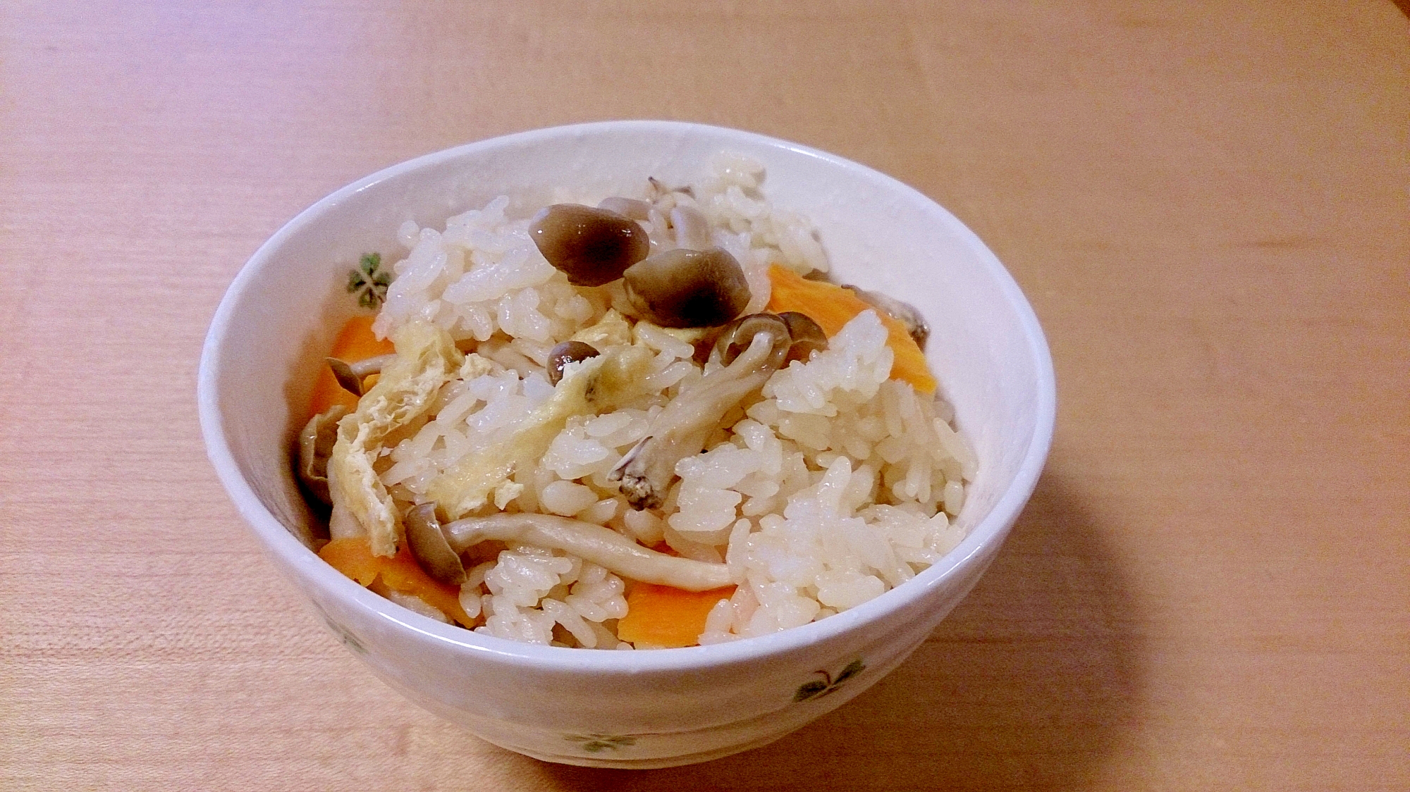 めんつゆで炊き込みご飯～しめじ・油揚げ・人参～