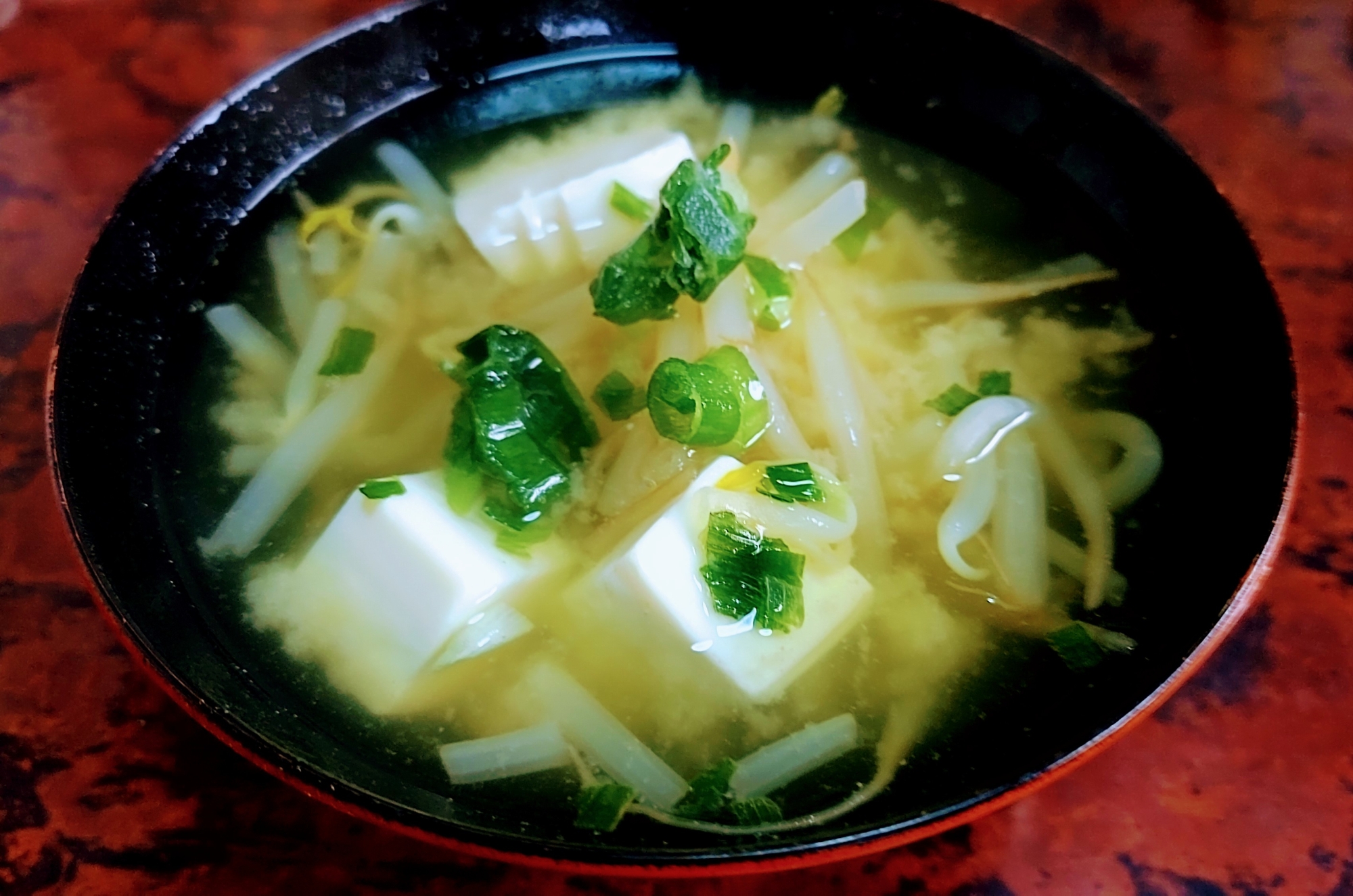 もやしと豆腐のお味噌汁