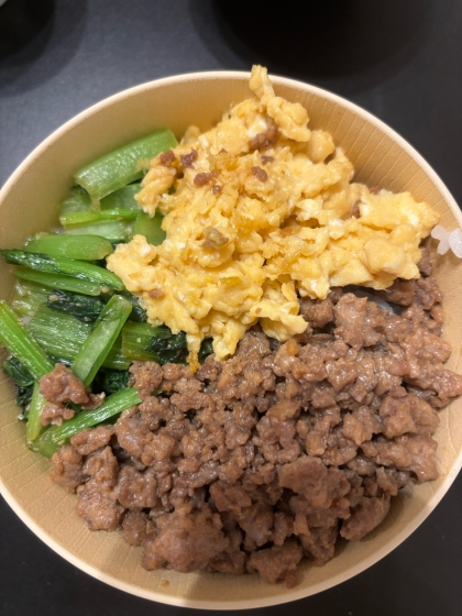 簡単定番♡三色そぼろ丼