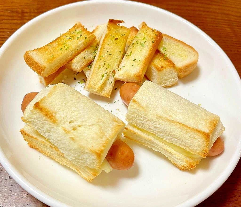 食パン食べきり　食パンのウインナーチーズ巻き