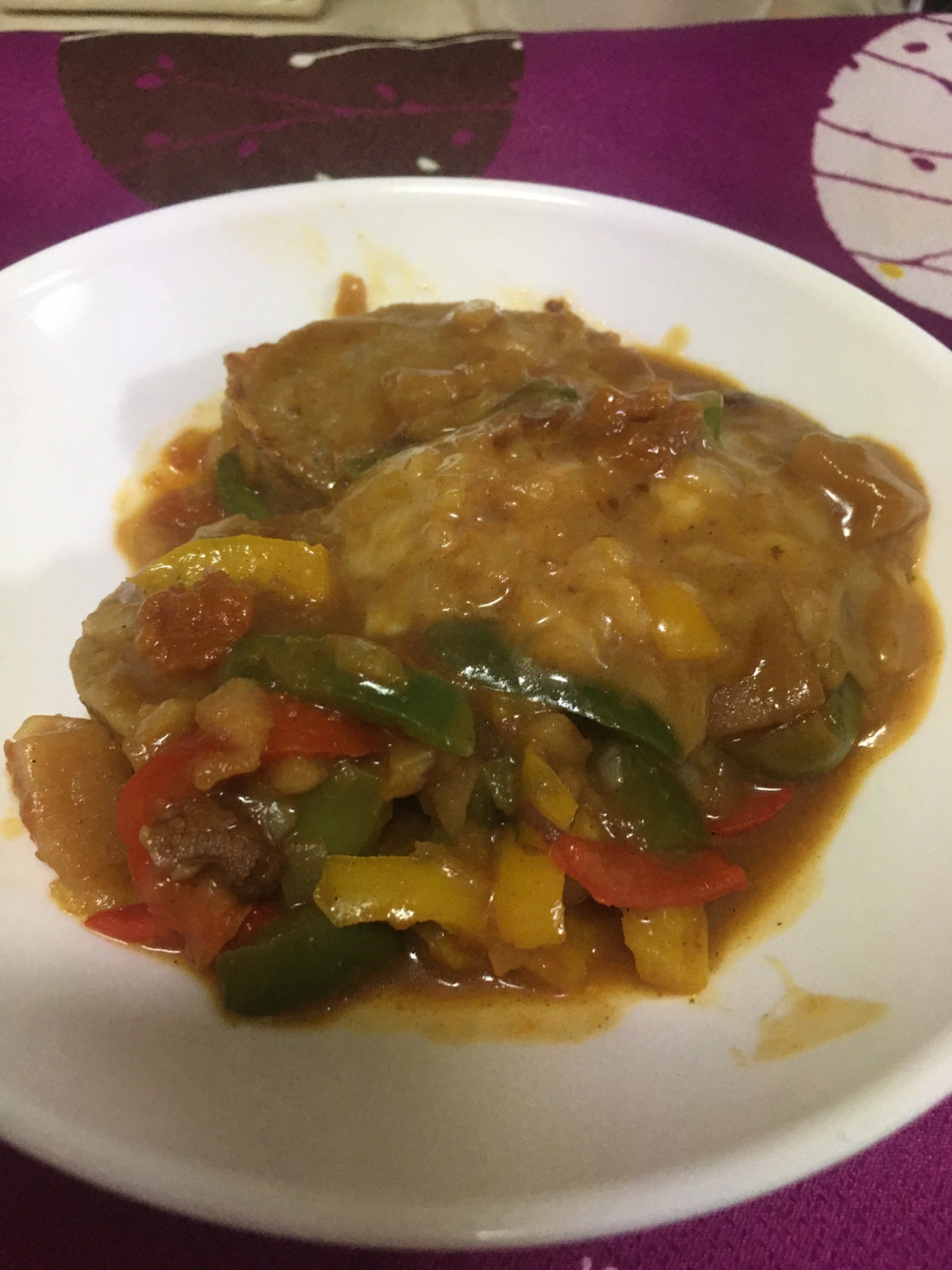 レトルトカレーとチーズで煮込みハンバーグ レシピ 作り方 By レッドキャッツ 楽天レシピ