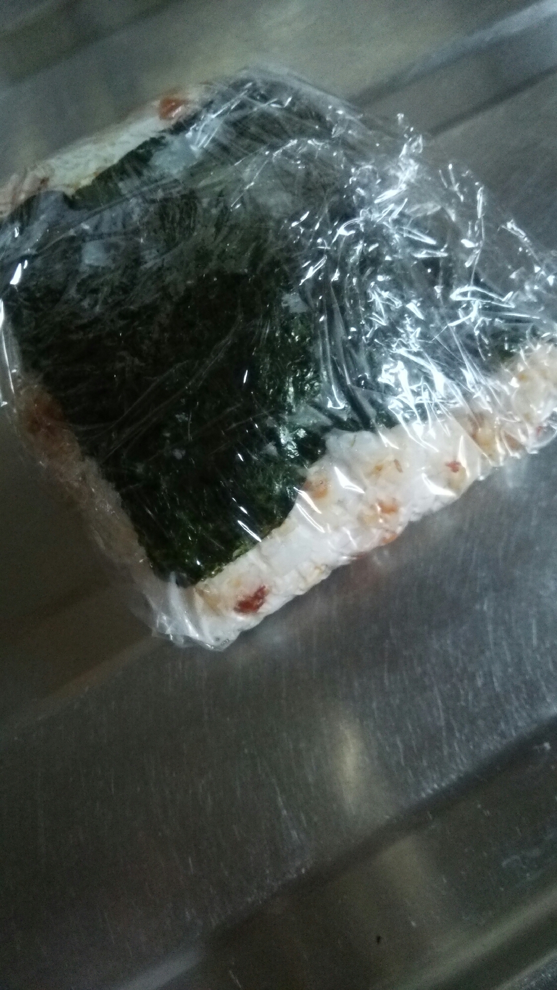 鰹節と天かすの海苔巻きおにぎり