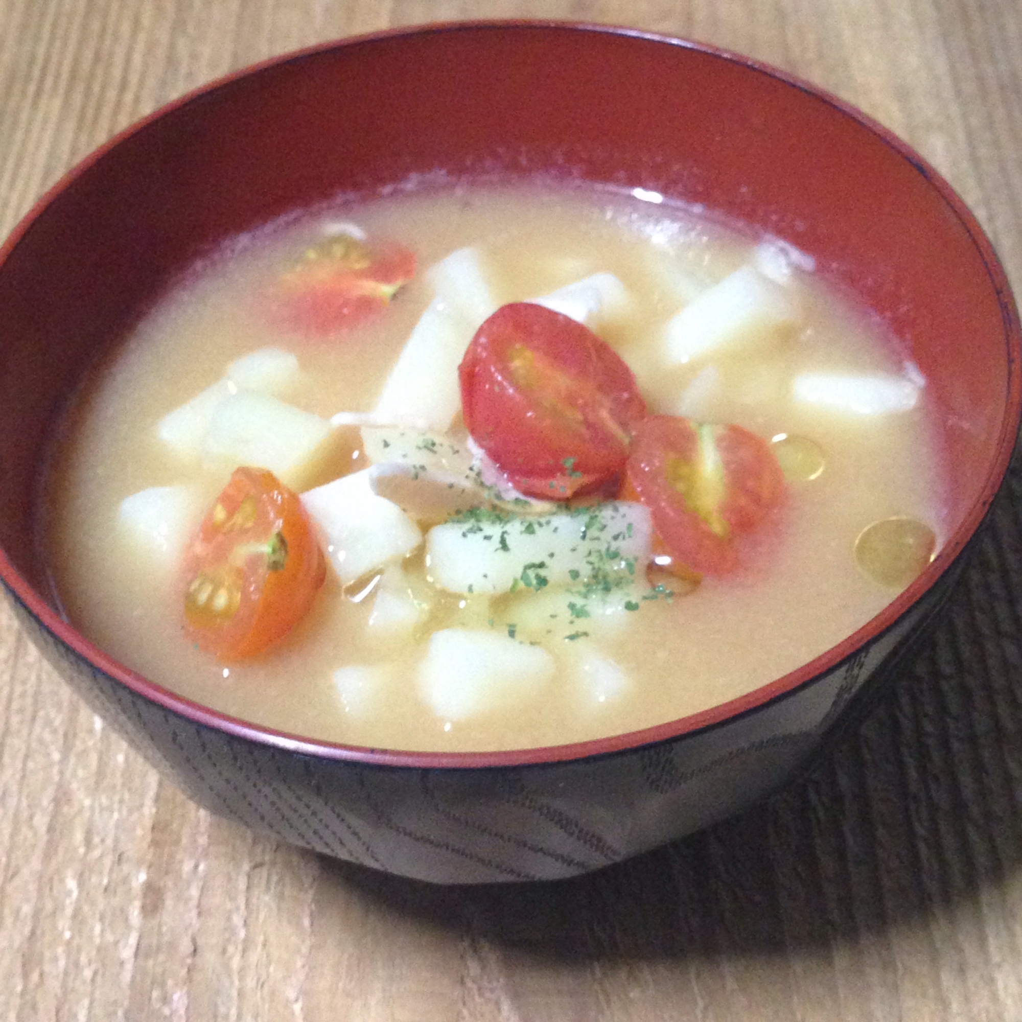 じゃが芋とプチトマトとチーズde味噌汁♪