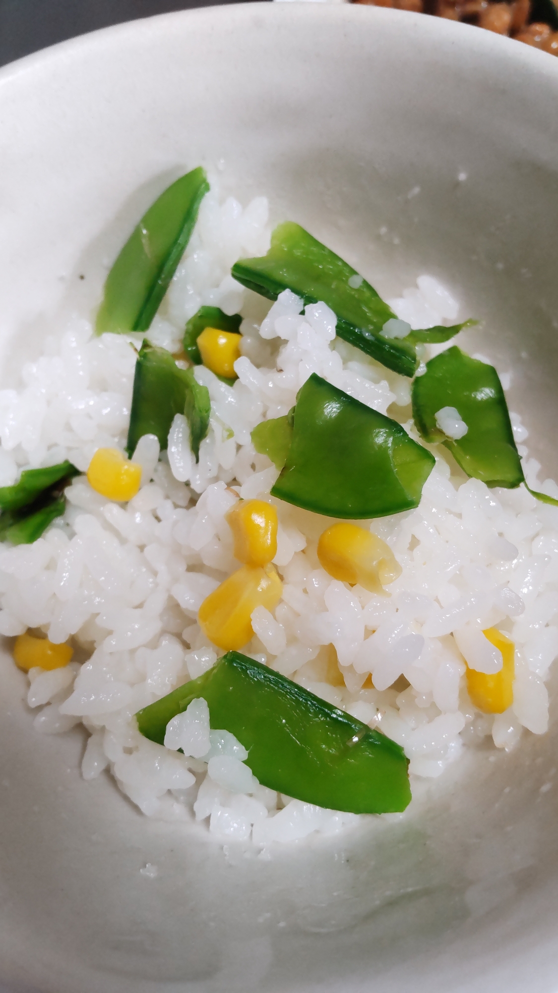 さやえんどうとコーンのご飯