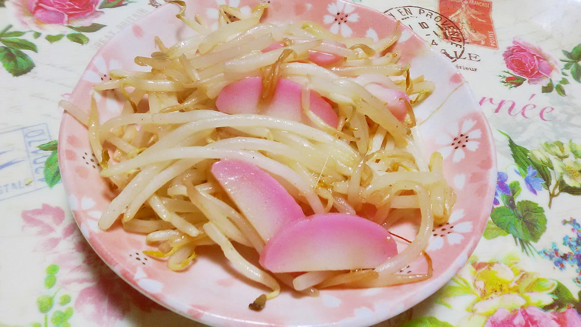 もやしとかまぼこの炒め物