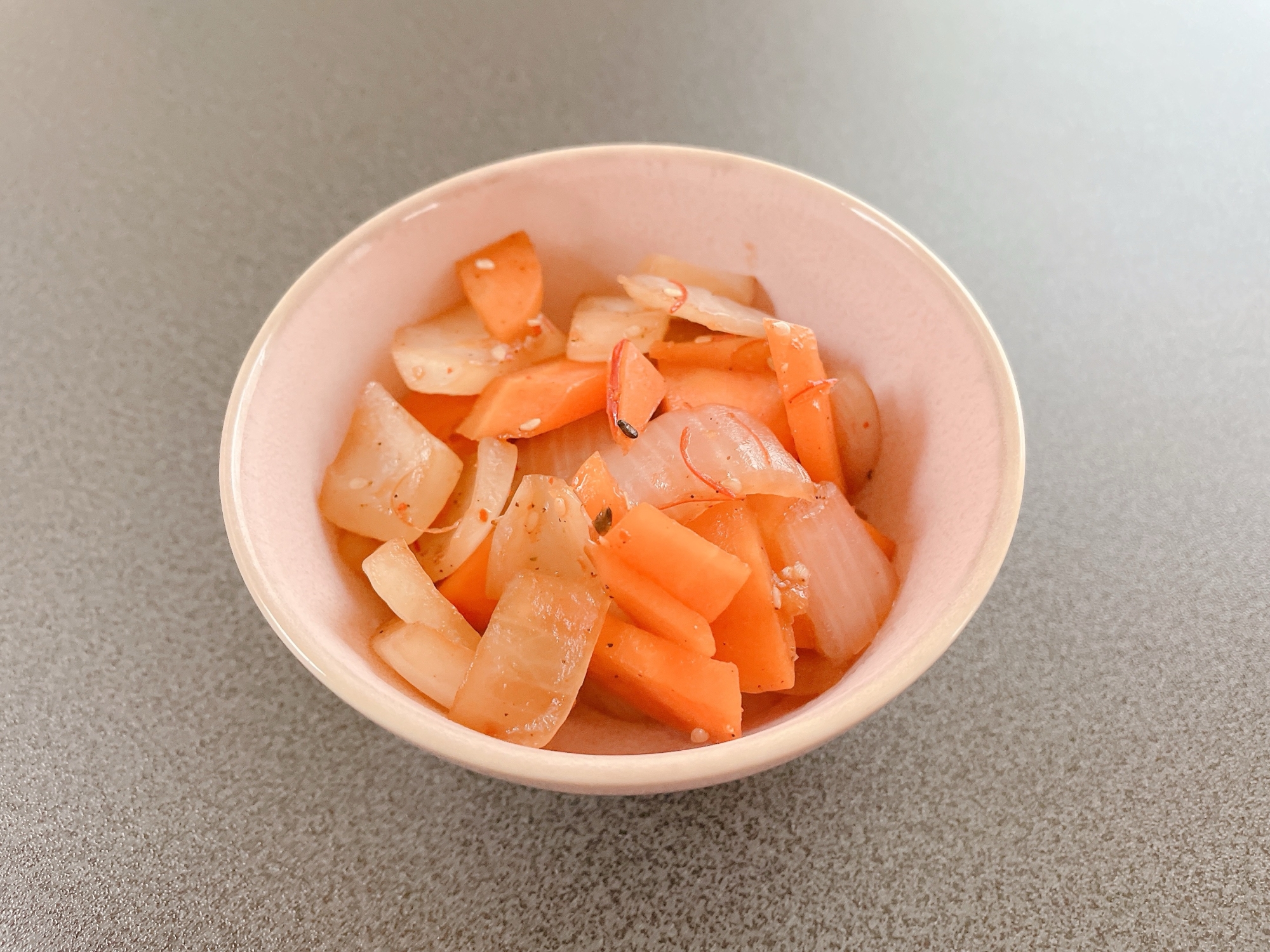 ピリッと辛い！にんじんと玉ねぎの南蛮炒め