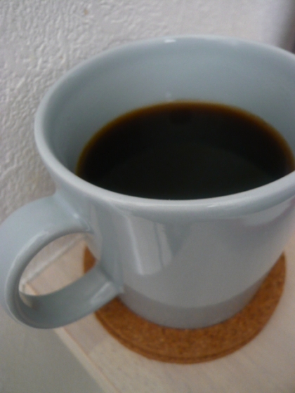 今日はこれを♪朝1杯のコーヒー、濃いめにしてみたよ♪
10月もう秋だね。もうそろそろ衣替えしなきゃ（まだしてないの）。