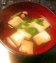 はんぺんとみつばのお吸い物