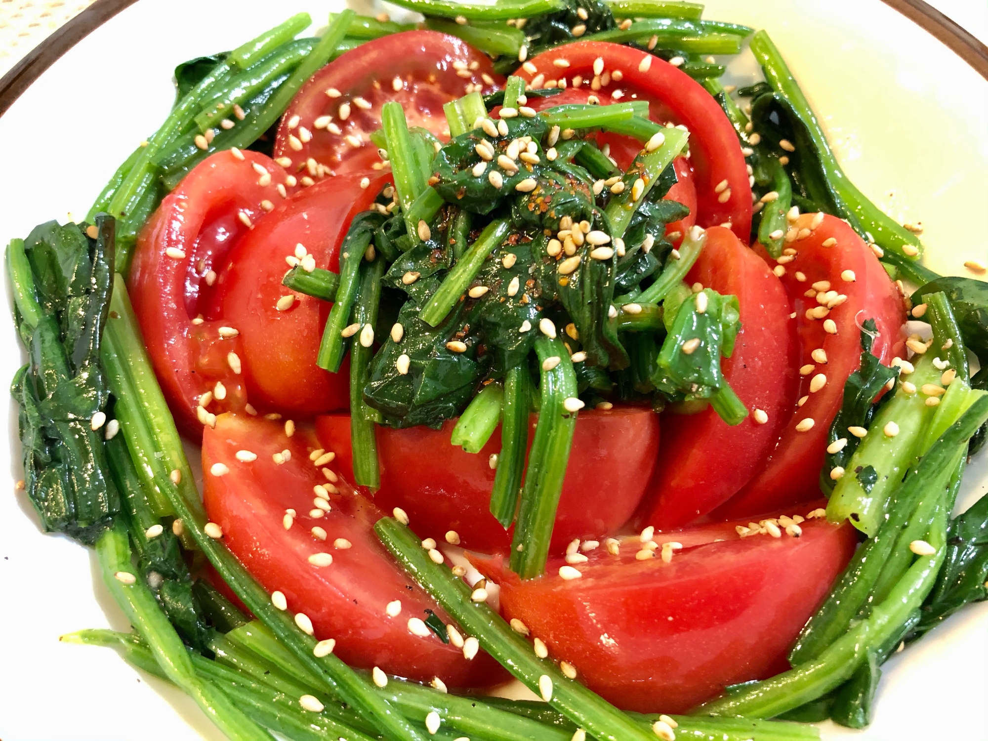 野菜たっぷり♫トマトとほうれん草のピリ辛サラダ