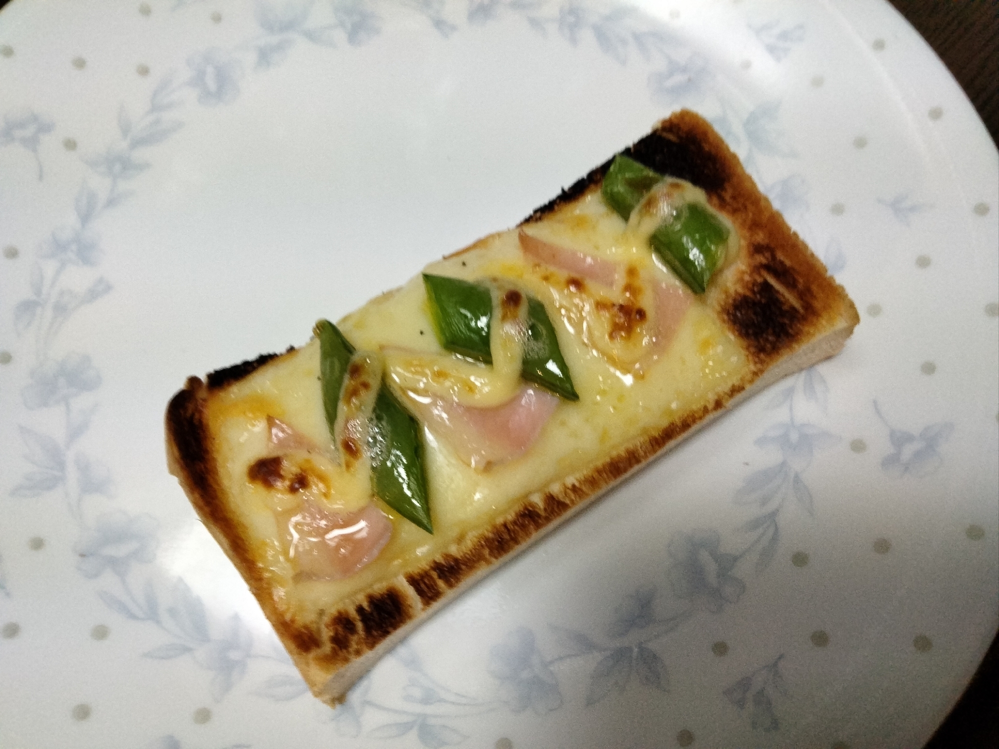 チーズトーストアレンジ スナップえんどう&ハム
