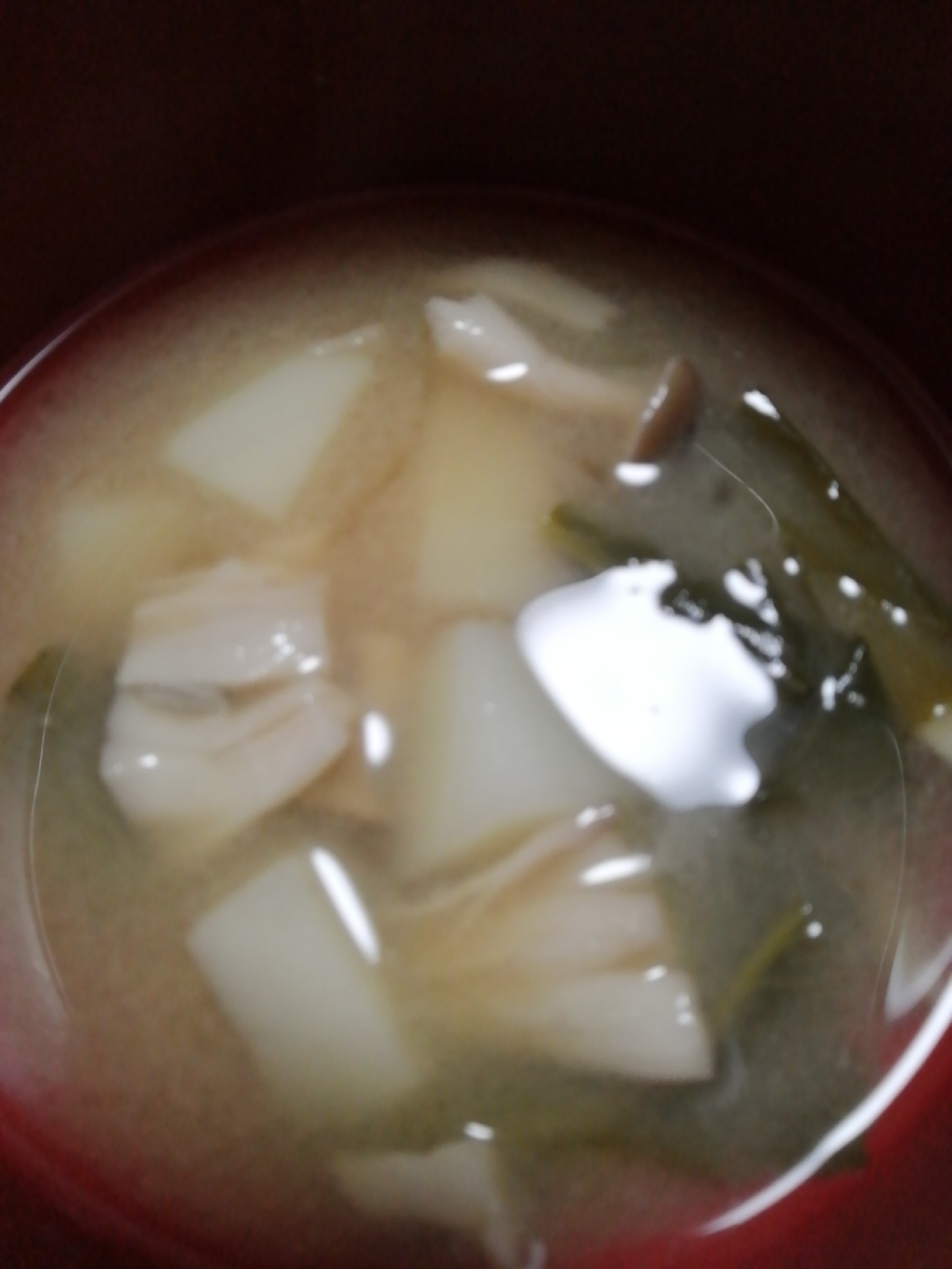 ジャガイモしめじ小松菜の味噌汁