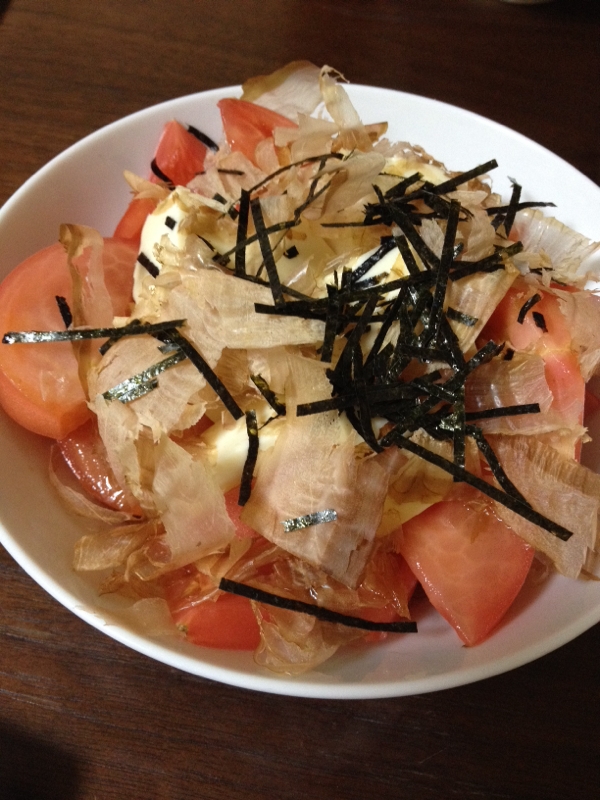 手軽な一品♪豆腐とトマトのおかか海苔サラダ