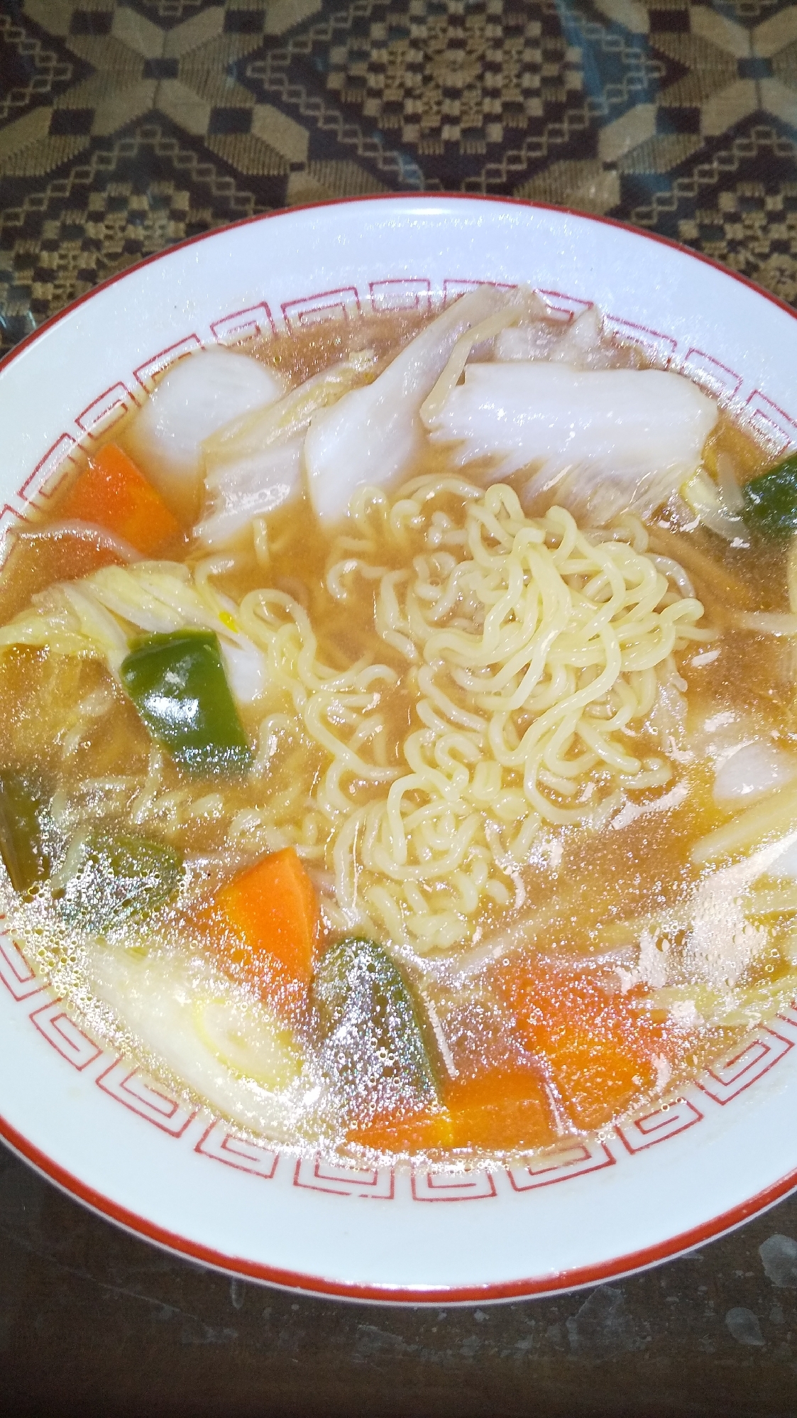 残った野菜炒めのリメイク。味噌ラーメン