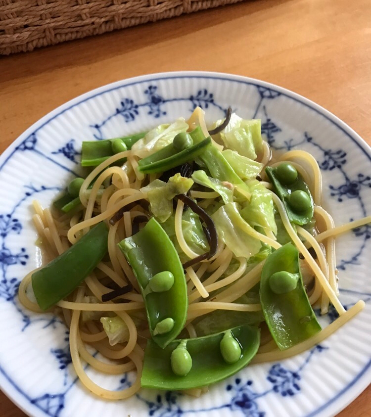 春キャベツとスナップえんどうの塩昆布パスタ