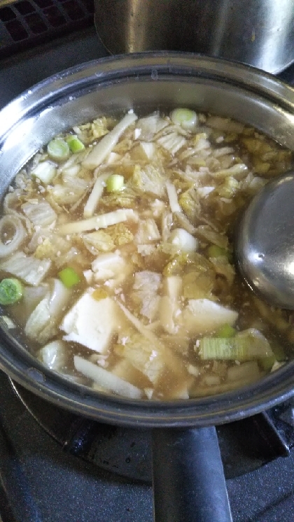タケノコと白菜入れました～(*^-^)おかずとスープの中間という感じでお腹が満たされます。節約料理なのに美味しくて助かります～(*^-^)