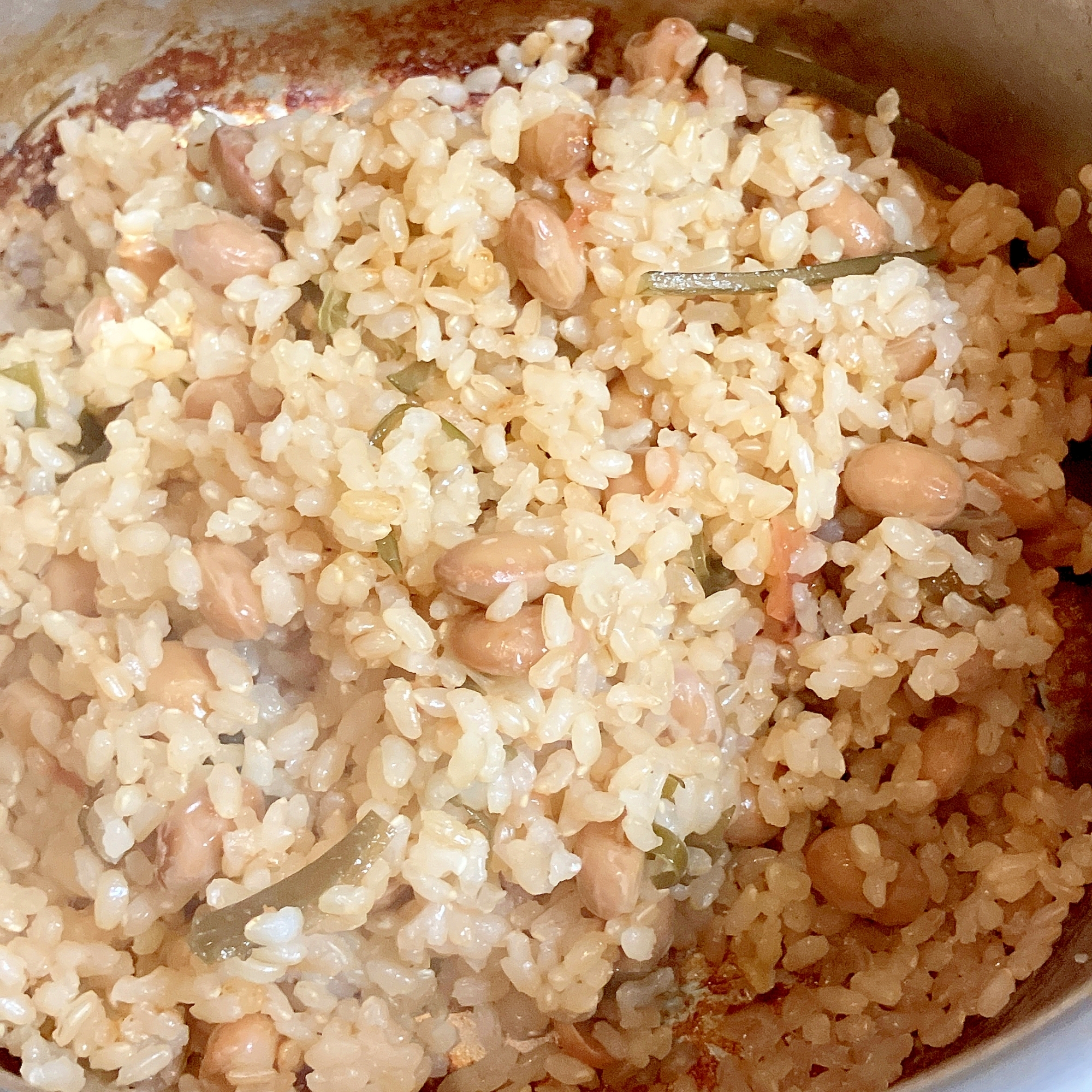 ほんのり梅風味♪煎り大豆の玄米ごはん