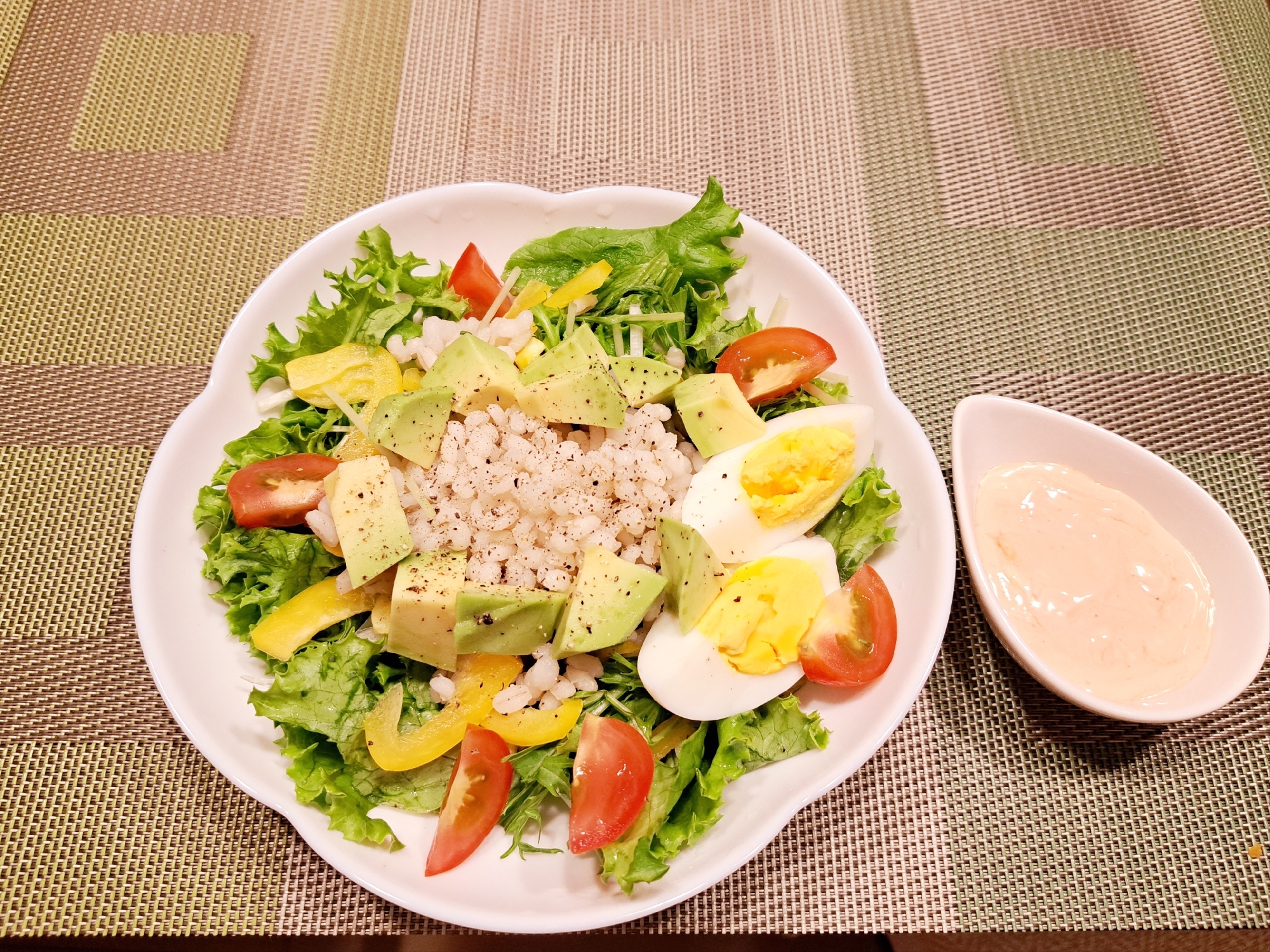 ゆで もち麦 を リメイク！ごちそう満腹サラダ