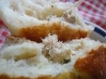 ツナマヨ入りのおかずパン