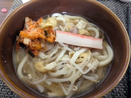 きのこと油揚げ卵味噌煮込みうどん