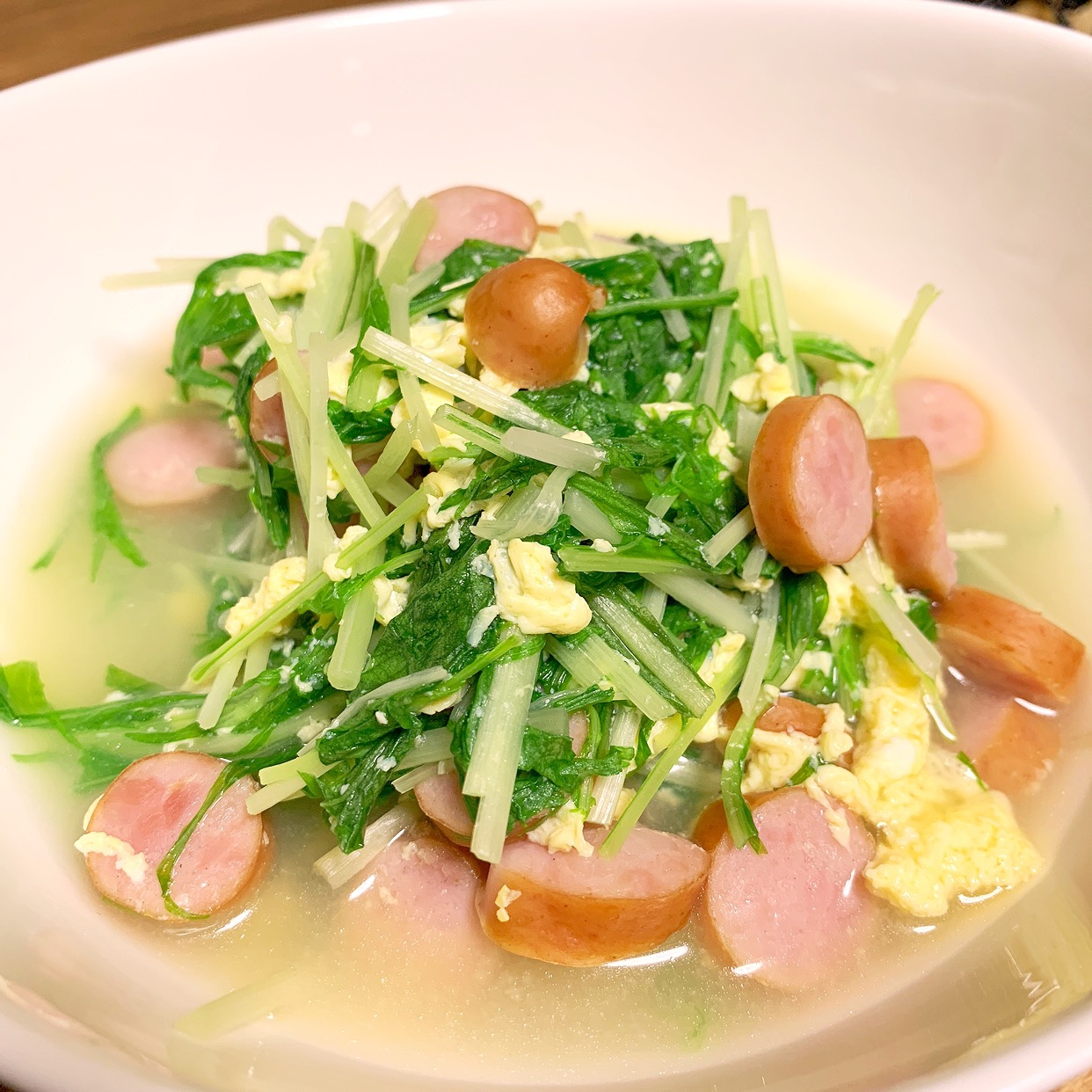 水菜とウインナーの卵スープ