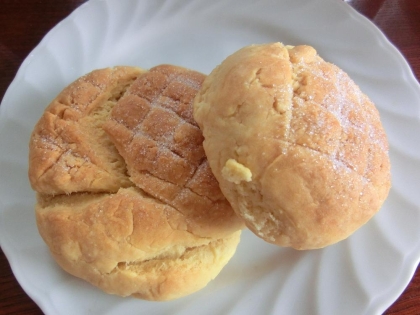 クッキーみたいな食感ですが、見た目がとってもメロンパンで満足！可愛いし簡単だし洗い物少ないしでとっても助かります。