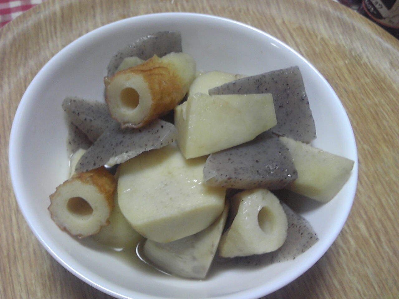 里芋と竹輪とコンニャクの煮物