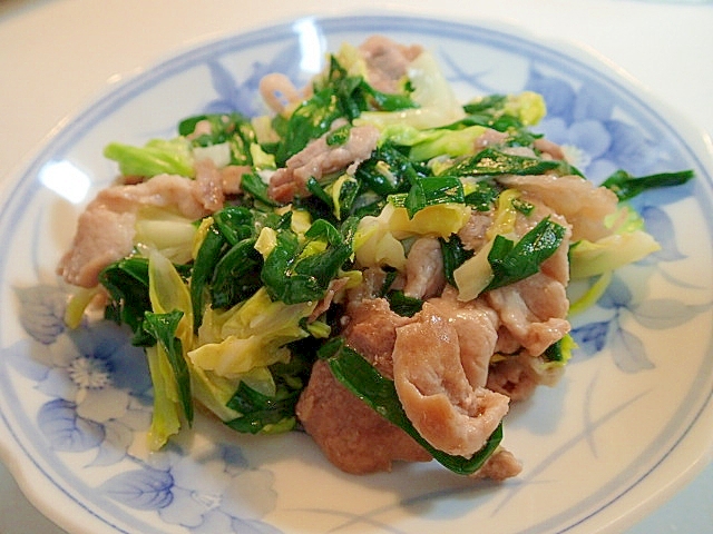 豚もも肉とキャベツと韮の胡麻油炒め