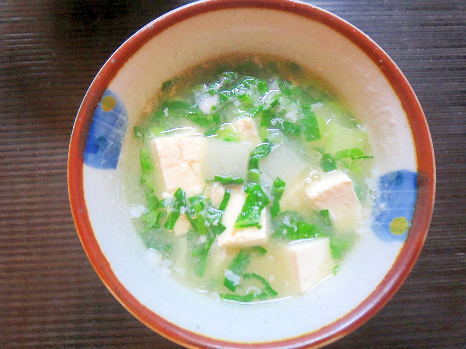 生姜風味の小松菜と大根の味噌汁